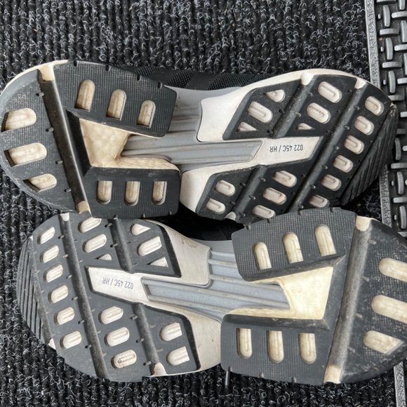 Adidas shoes - Picture 3 of 4